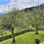 アパート Charmantes Apartment Am Woerthersee *