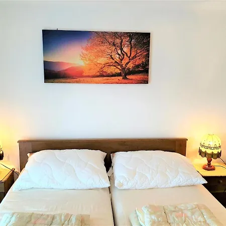 Am Woerthersee Mit Pool Sekull