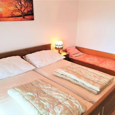 Appartement Am Woerthersee Mit Pool Sekull